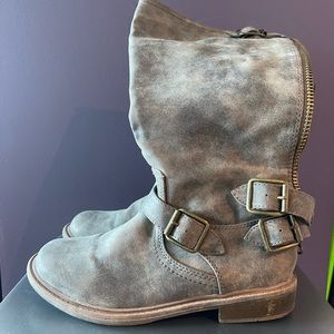 Women’s calf boot.